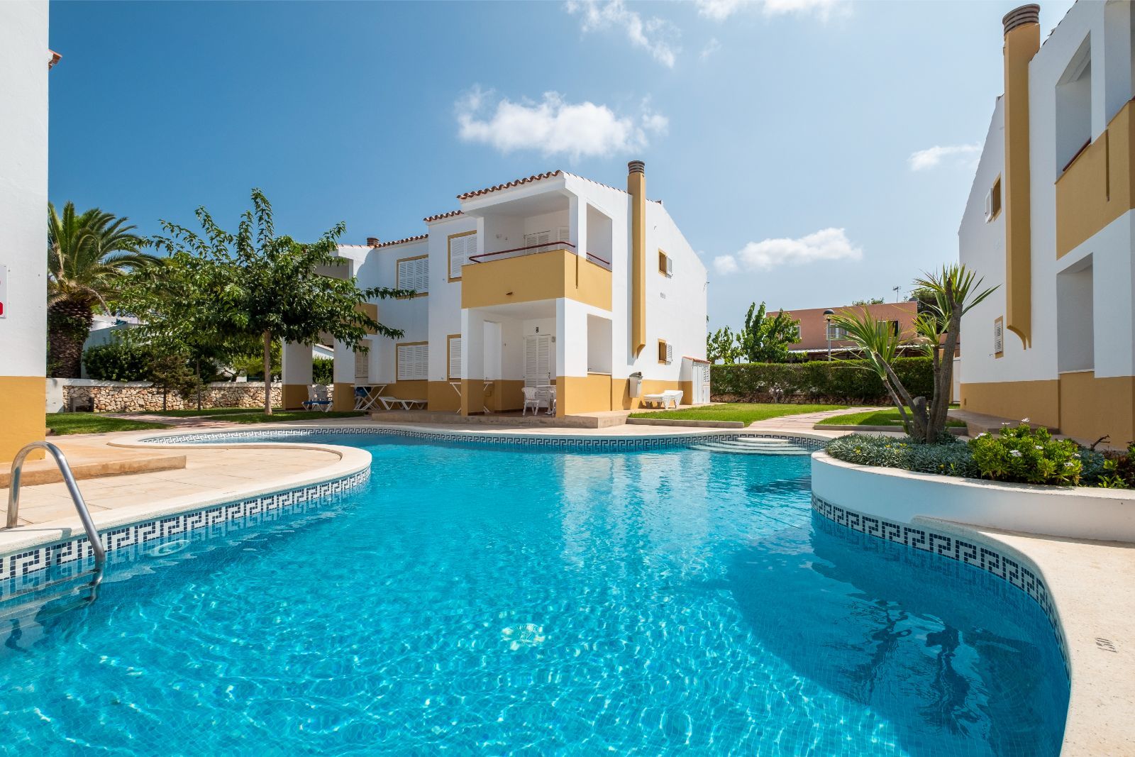 Apartamentos y piscina Casa del Sol